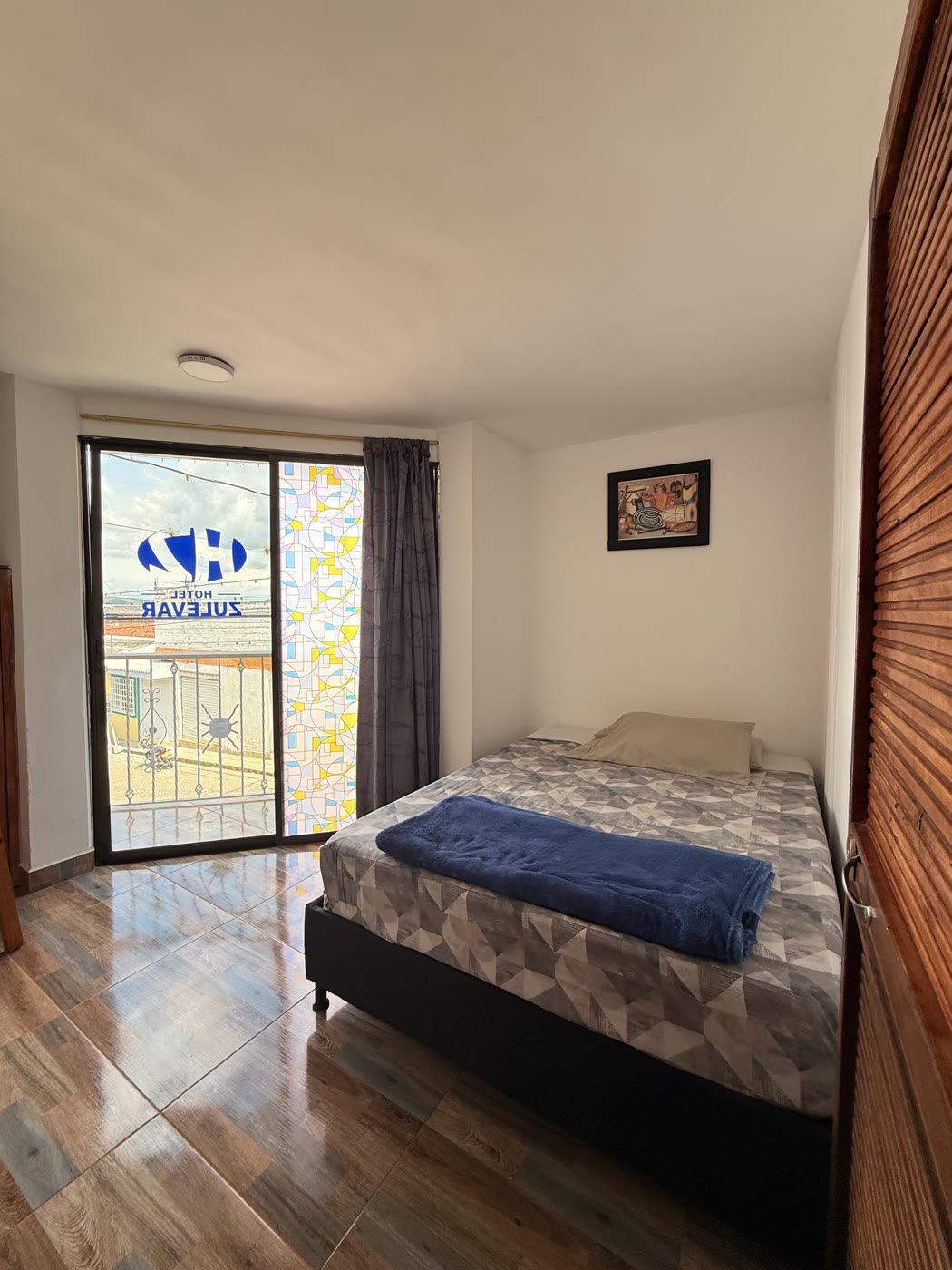 Habitación con balcón